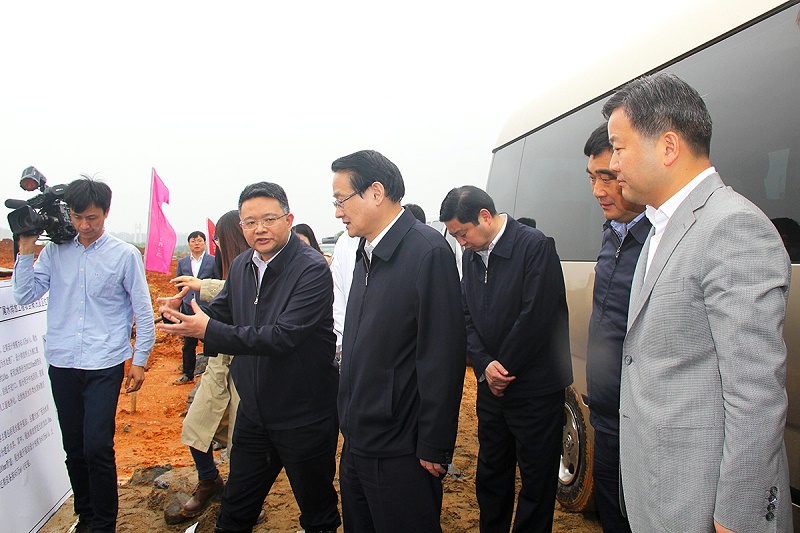 易煉紅視察天卓塑膠工地2 易煉紅視察天卓塑膠工地2