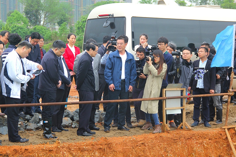 易煉紅視察天卓塑膠工地3 易煉紅視察天卓塑膠工地3